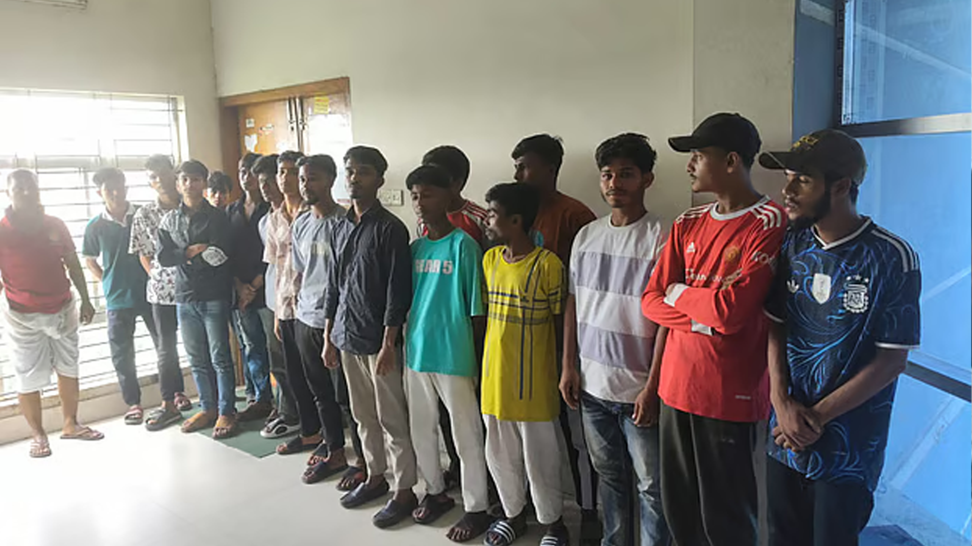 মিরপুরে নিষিদ্ধ সংগঠনের ঝটিকা মিছিল, গ্রেপ্তার ১৭